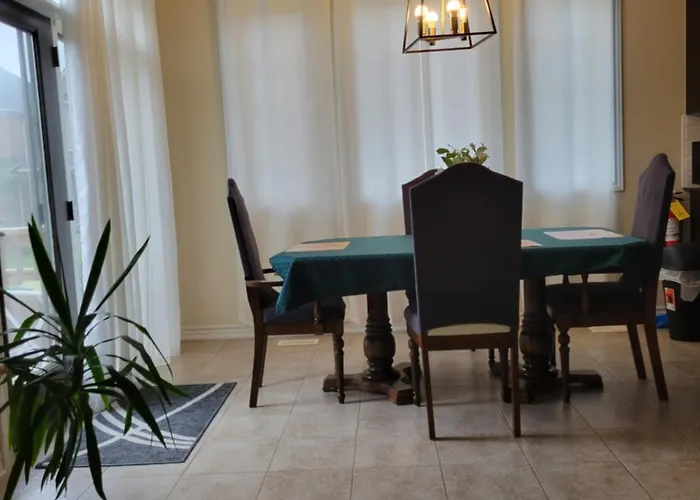 Jack & Jill Private Suite @Roseglen Place
