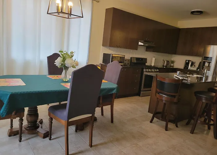 Jack & Jill Private Suite @Roseglen Place